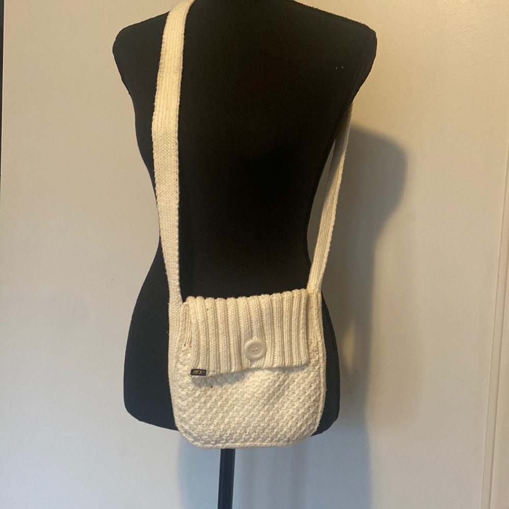 Knitted purse